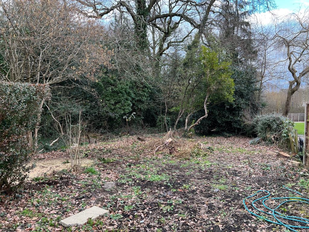 Lot: 81 - TWO-BEDROOM COTTAGE IN NEED OF IMPROVEMENT - Garden View of Cottage in Need of Improvement in Pooksgreen